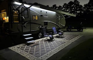 2018 Dutchmen - Coleman Light 2605RL Sleeps 5