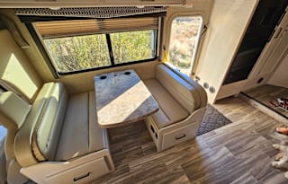 2023 Thor Motor Coach Four Winds 27R
