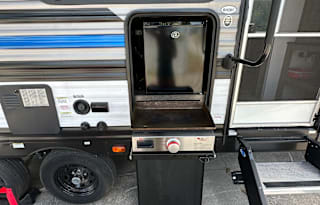 2023 33ft Travel Trailer. We deliver and set up