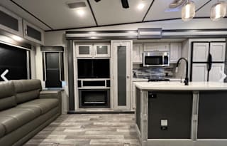 2021 Montana High Country 5th Wheel