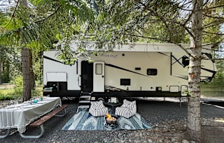 The Perfect Glamping Getaway! 3bds, TWO bathrooms!