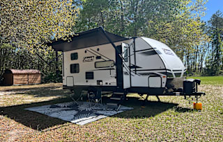 A Home Away from Home w/ Bunkbeds (Delivery Only)