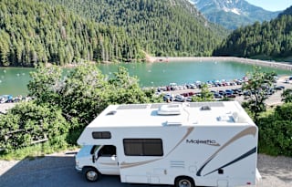 2014 Thor Majestic 23A - Fully stocked with solar