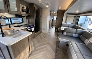 2022 Franklin Family RV - We Deliver & Setup !