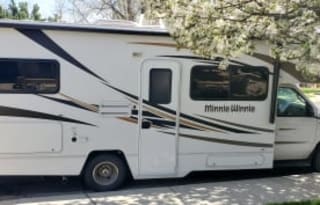 2017 Winnebago Minnie Winnie-clean & fun, sleeps 6