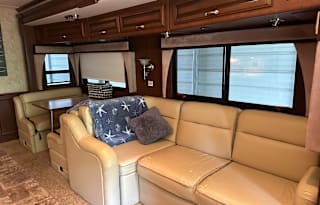 2013 Fleetwood RV Bounder 36E