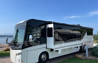 2019 Winnebago Horizon 40A