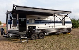 2021 Cherokee Grey Wolf 23MK
