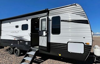 2021 Keystone Hideout Family RV Equipped for 10!