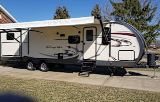 2016 Wildwood Heritage Glen 311QB - LOADED!!!