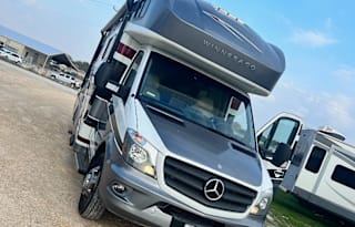 2017 Winnebago Navion 24J