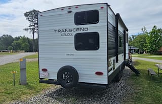 Great Family Getaway w/ Bunk House (DELIVERY ONLY)