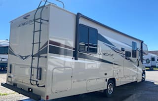 Coachmen 319MB 32ft