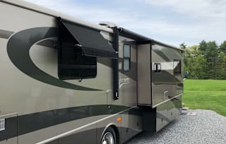 2005 Fleetwood Discovery 39S