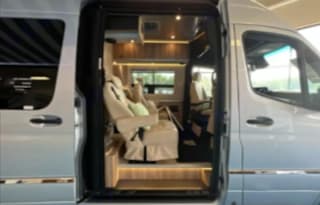 Tommy -2023 Mercedes-Benz airstream
