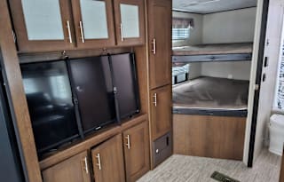 2019 Prime Time Avenger ATI w/bunkhouse