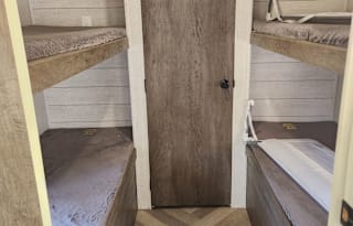 Bunk House and Spacious Master- Sleeps 9
