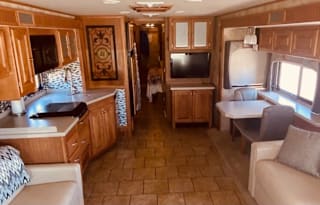 2010 Tiffin Motorhomes Allegro RED 36QSA