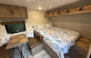 2025 Springdale - Beachy Camper w/Bunks, Pets OK