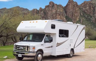 2020 Winnebago Minnie Winnie 25’