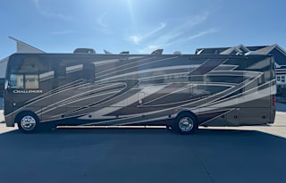 2023 Thor Challenger 37DS