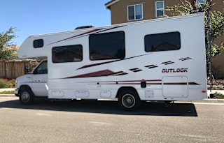 2019 Winnebago Outlook 25J