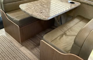 2 Red Girlz RV- 32' sleeps 7- Dog friendly