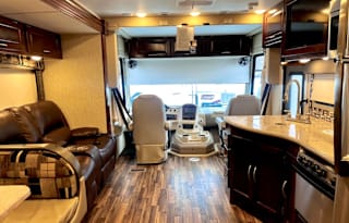 Glamping Fun: Mirada 35BH Class A w/ 2 Bathrooms