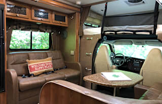 Easy-To-Drive Luxury RV - Coachmen
