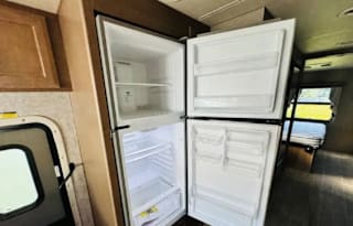 2022 Thor Miramar w/ bunks & WIFI - Red Debbie