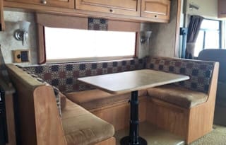 2010 Winnebago 32K - Bunk Bed LSU Tailgating RV