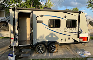 2019 Keystone RV Premier Ultra Lite 19FBPR
