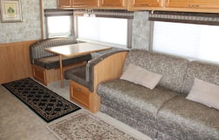 2007 Winnebago Sightseer Bob Sees the World