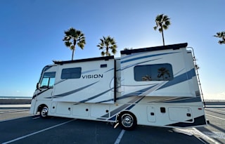 27B**NEW Entegra 8 SLEEPER Coach Vision Luxury Bus