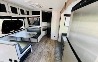 Cozy Bunkhouse | Sleeps 8 | Family+Pet Friendly
