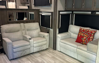 2022 Solitude 390RK  CAVA ROBLES SPECIAL
