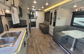 Chic and Roomy 2022 Jayco Redhawk 26M
