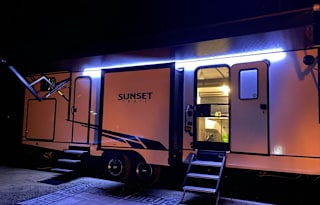 2022 CrossRoads RV Sunset Trail Super Lite SS331BH