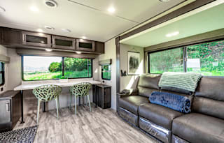 Pet-Friendly Camper: Fully Equipped for Adventure!