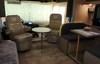 Retro-Style Winnebago Brave 31C