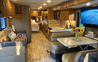 Family approved fully equipped RV Sleeps 5