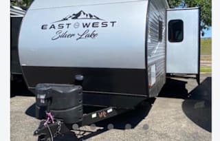 2019 EAST TO WEST Della Terra 27 K2D