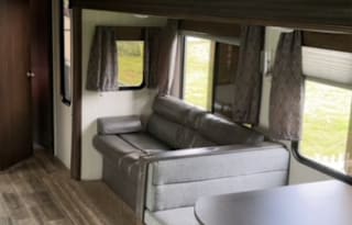 2019 Forest River Cherokee 274VFK Sleeps 6!