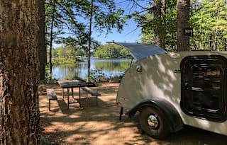 Cozy off-the-ground sleeper with kitchen