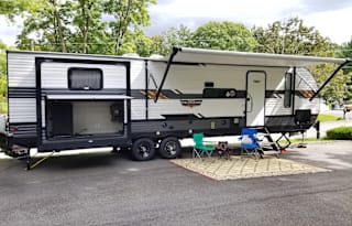 DELIVERY ONLY!! 2021 Forest River Wildwood 31KQBTS