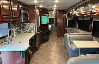2018 Fleetwood RV Bounder 33C
