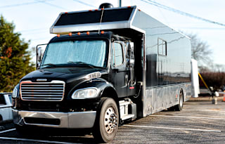 Road Runner Tour Bus -  Sleeps 9