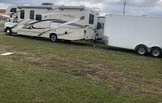 Pet Friendly, Outdoor Living, Top Shape Class C RV