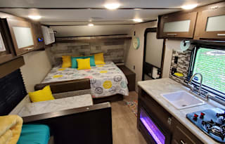 2021"THE LITTLE MRS" Bunks/4"Topper/Fully Stocked
