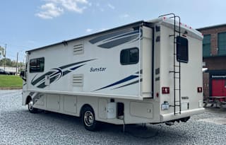 Winnebago Sunstar 29VE - Sleeps Up to 7
